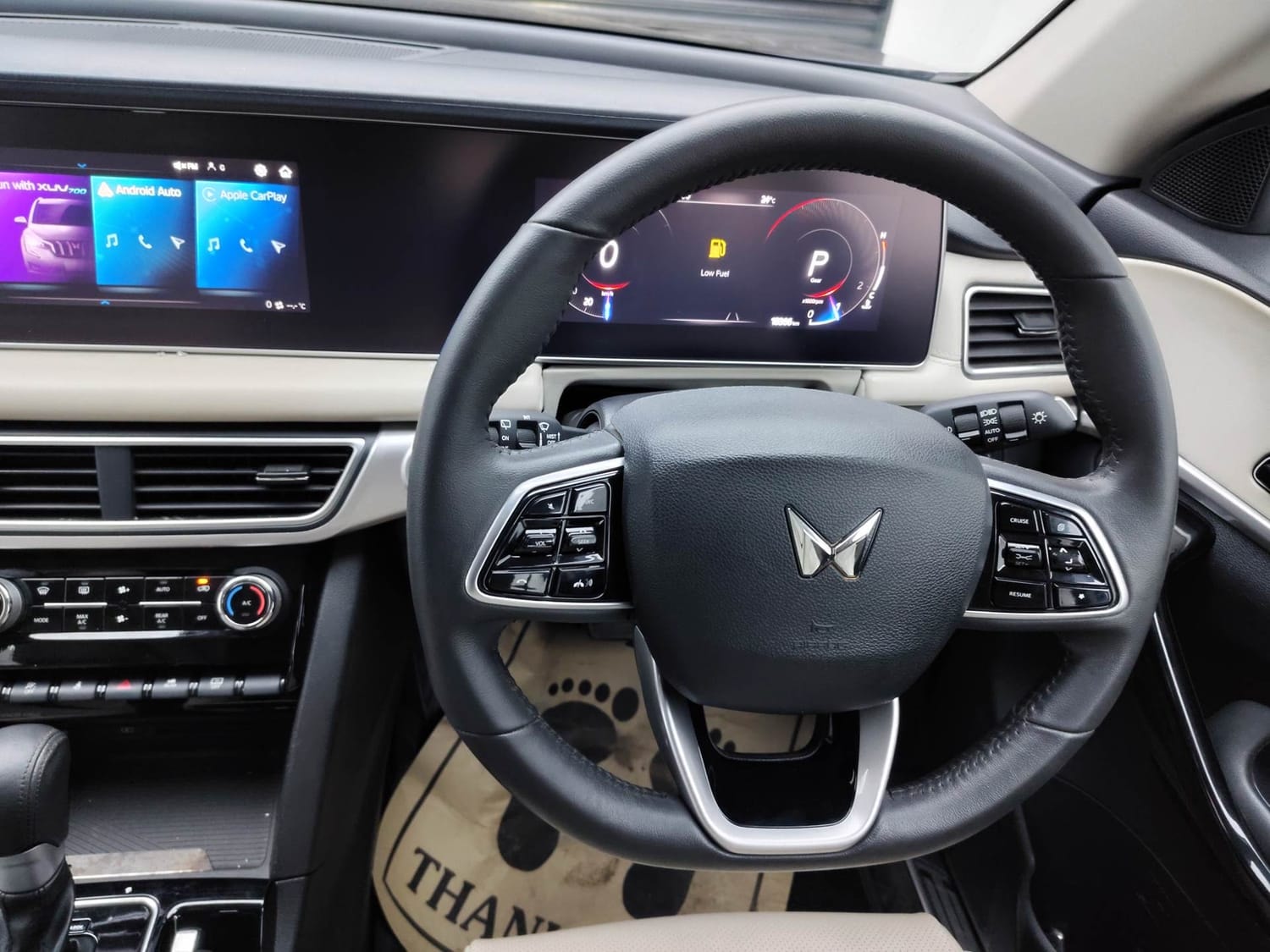 Used 2023 Mahindra XUV700 Used 2023 Mahindra XUV700