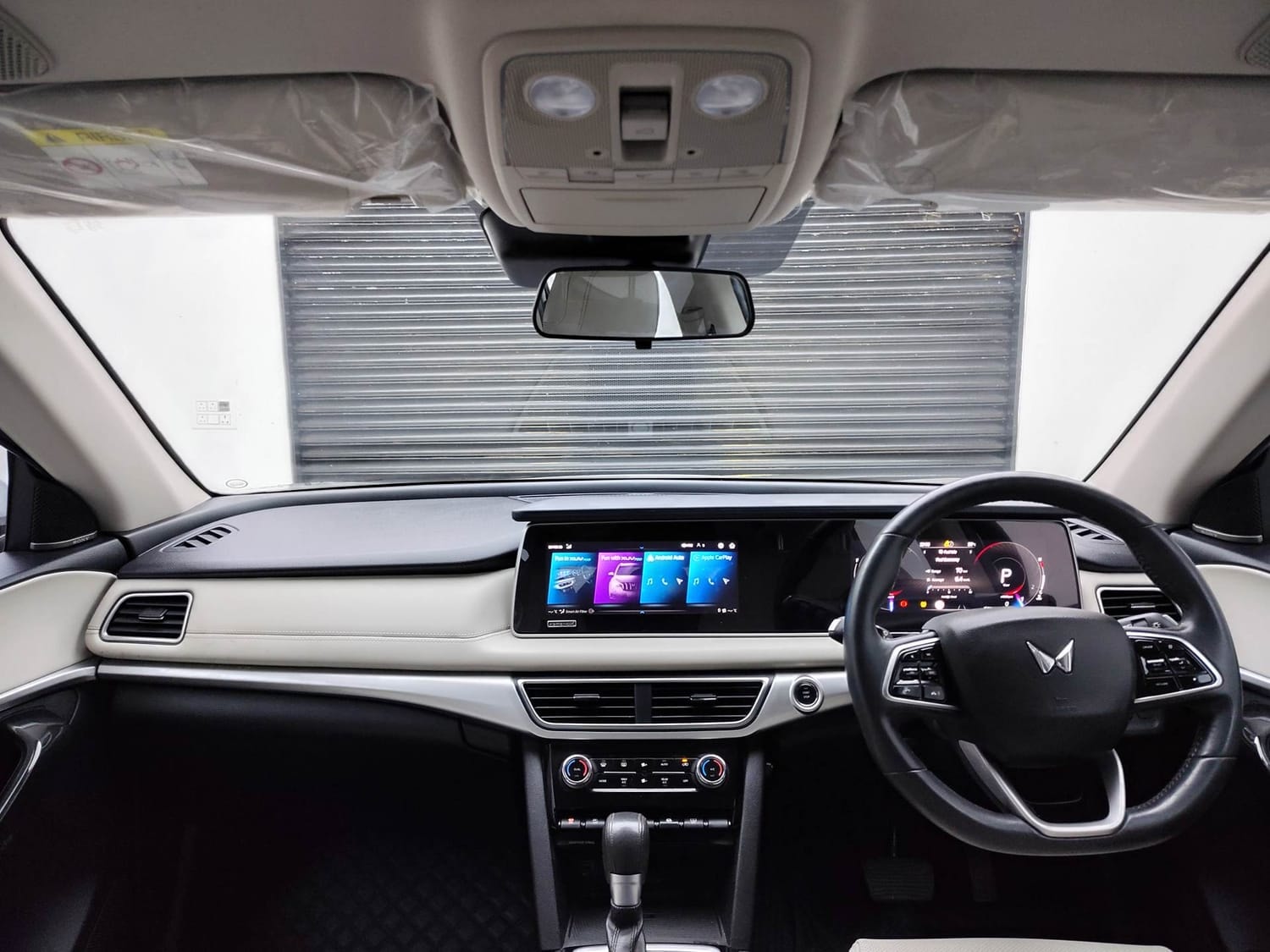 XUV700 image 12 XUV700 image 12