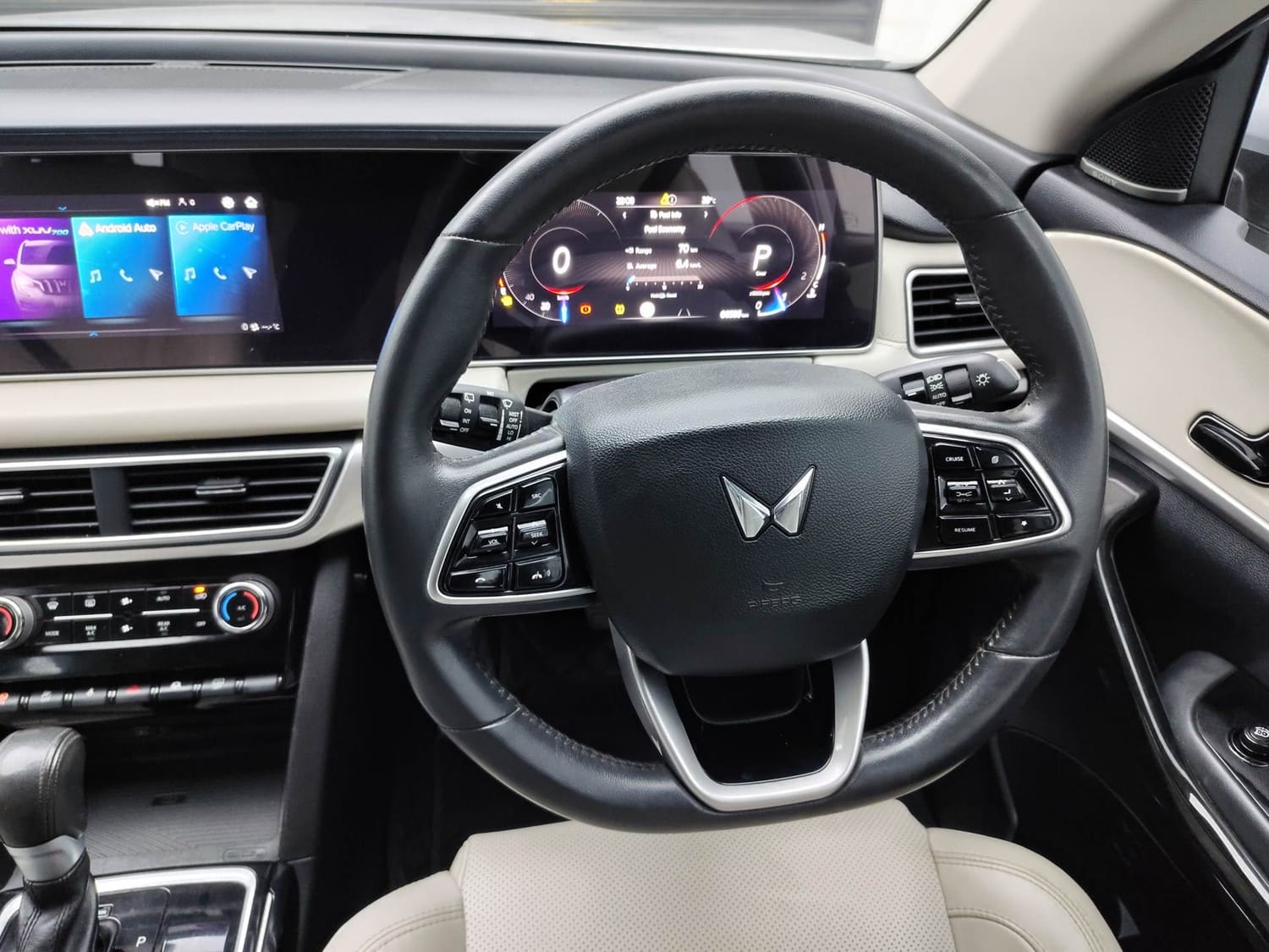 XUV700 image 14 XUV700 image 14