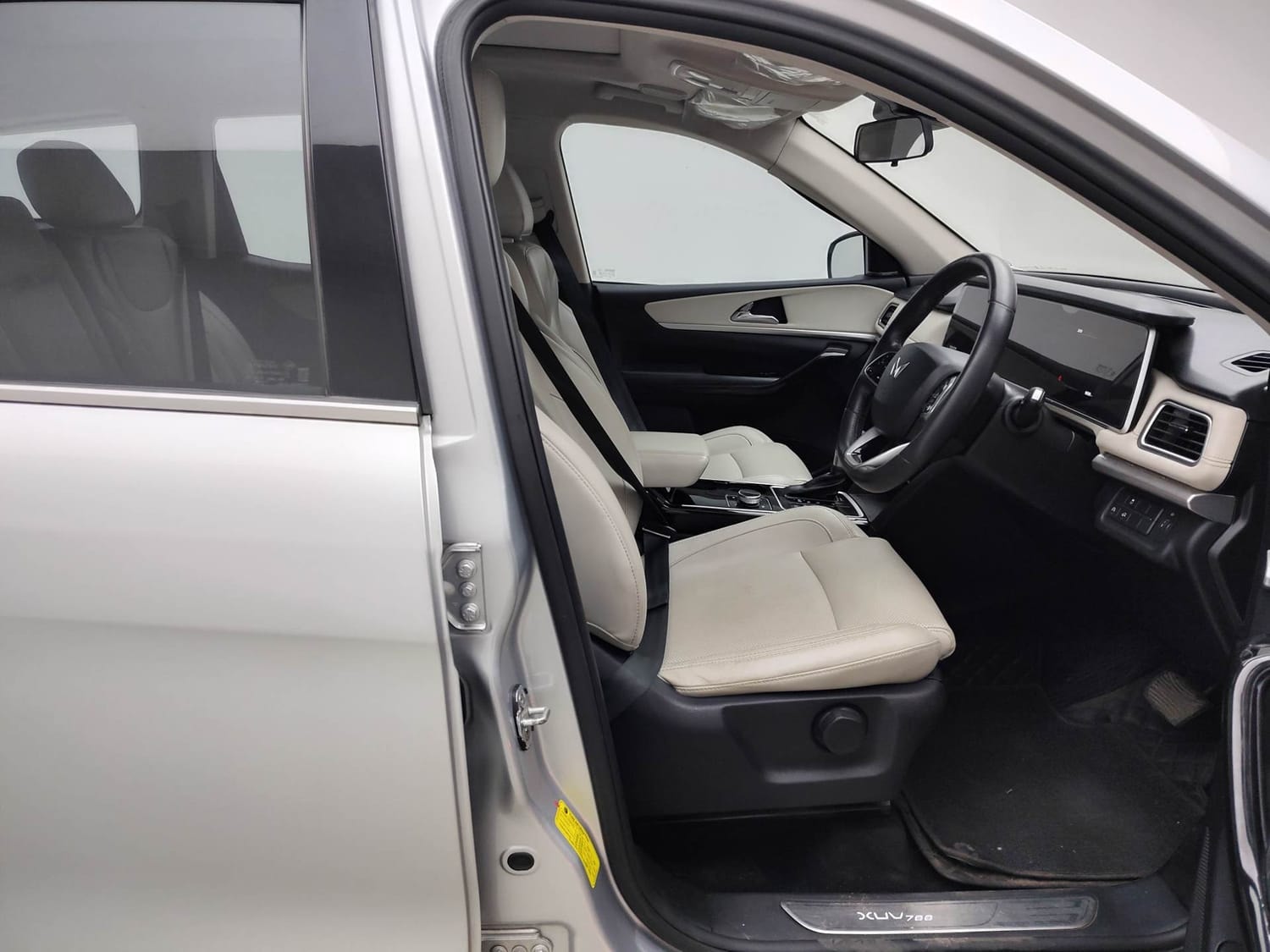 XUV700 image 17 XUV700 image 17