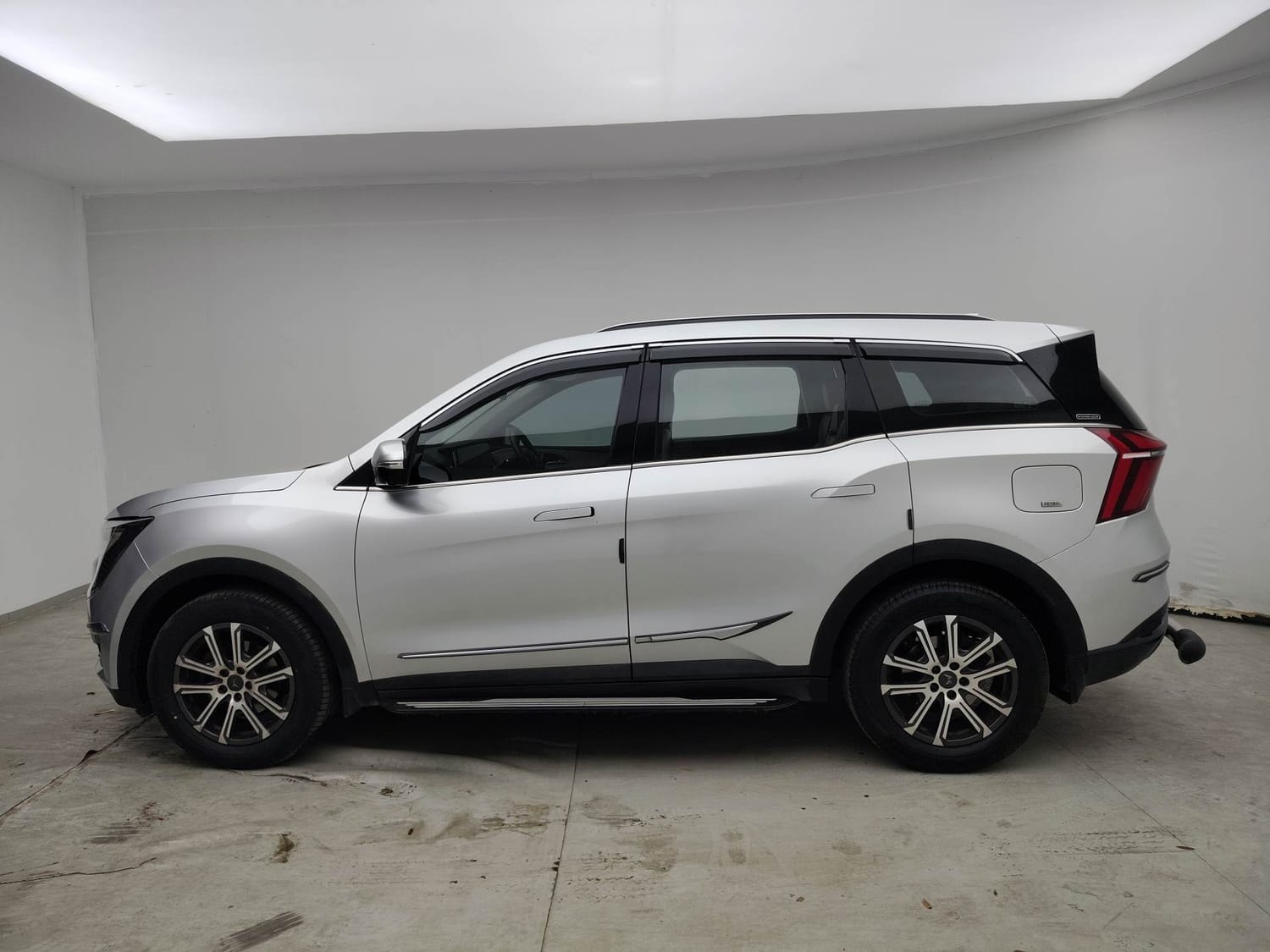 XUV700 image 2 XUV700 image 2