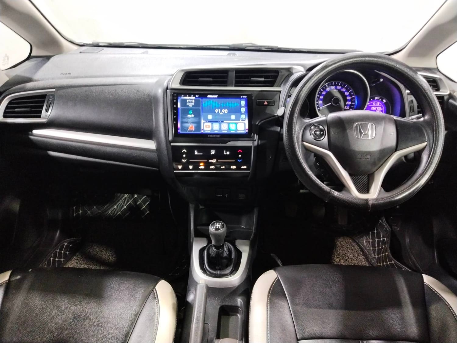 WR-V image 12 WR-V image 12