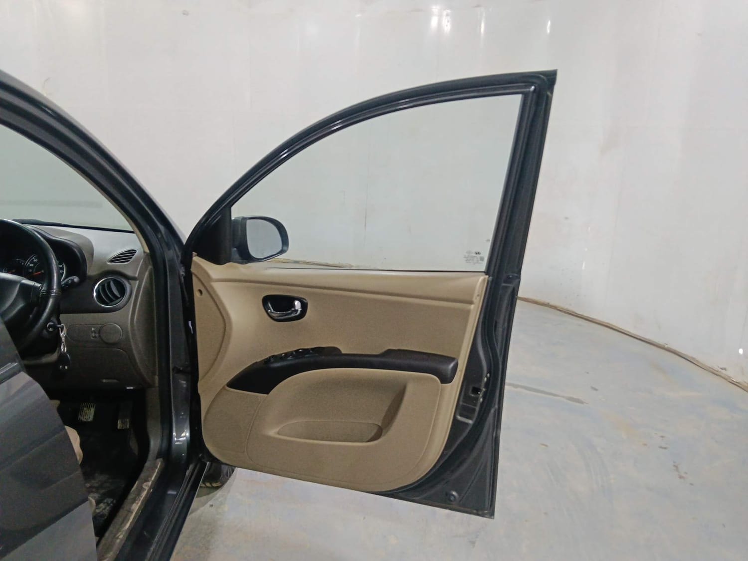 i10 image 19 i10 image 19