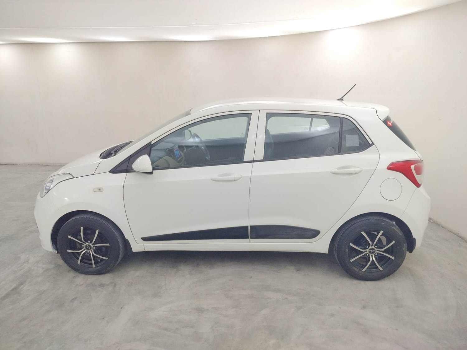 Grand i10 image 2 Grand i10 image 2