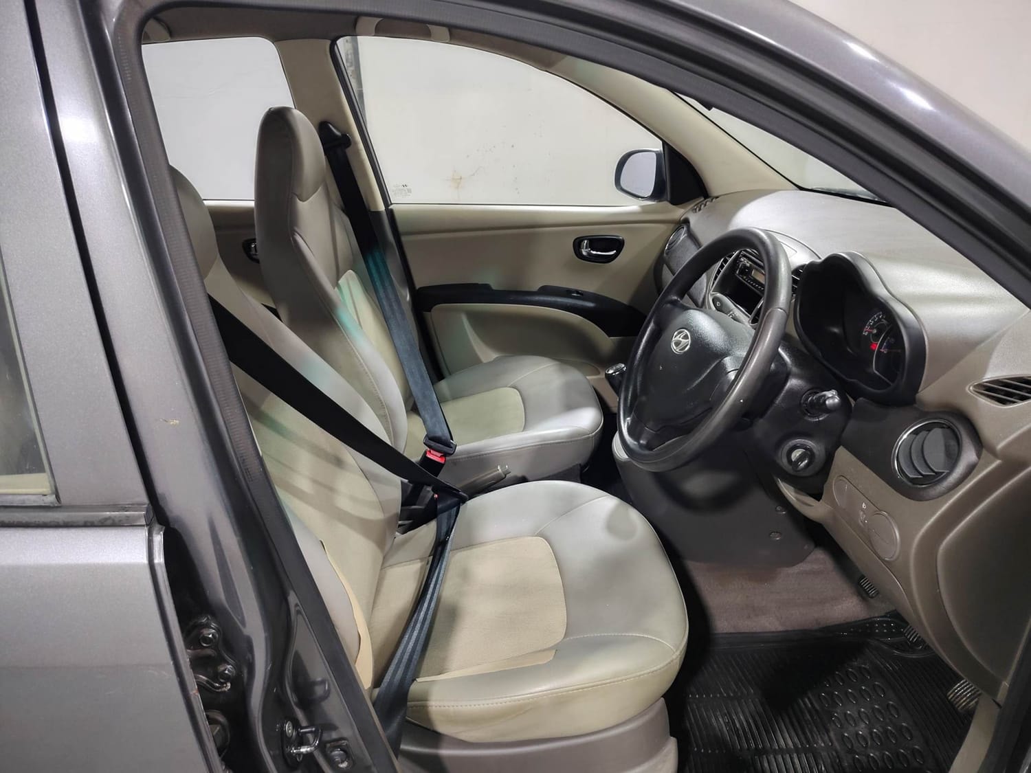 i10 image 17 i10 image 17