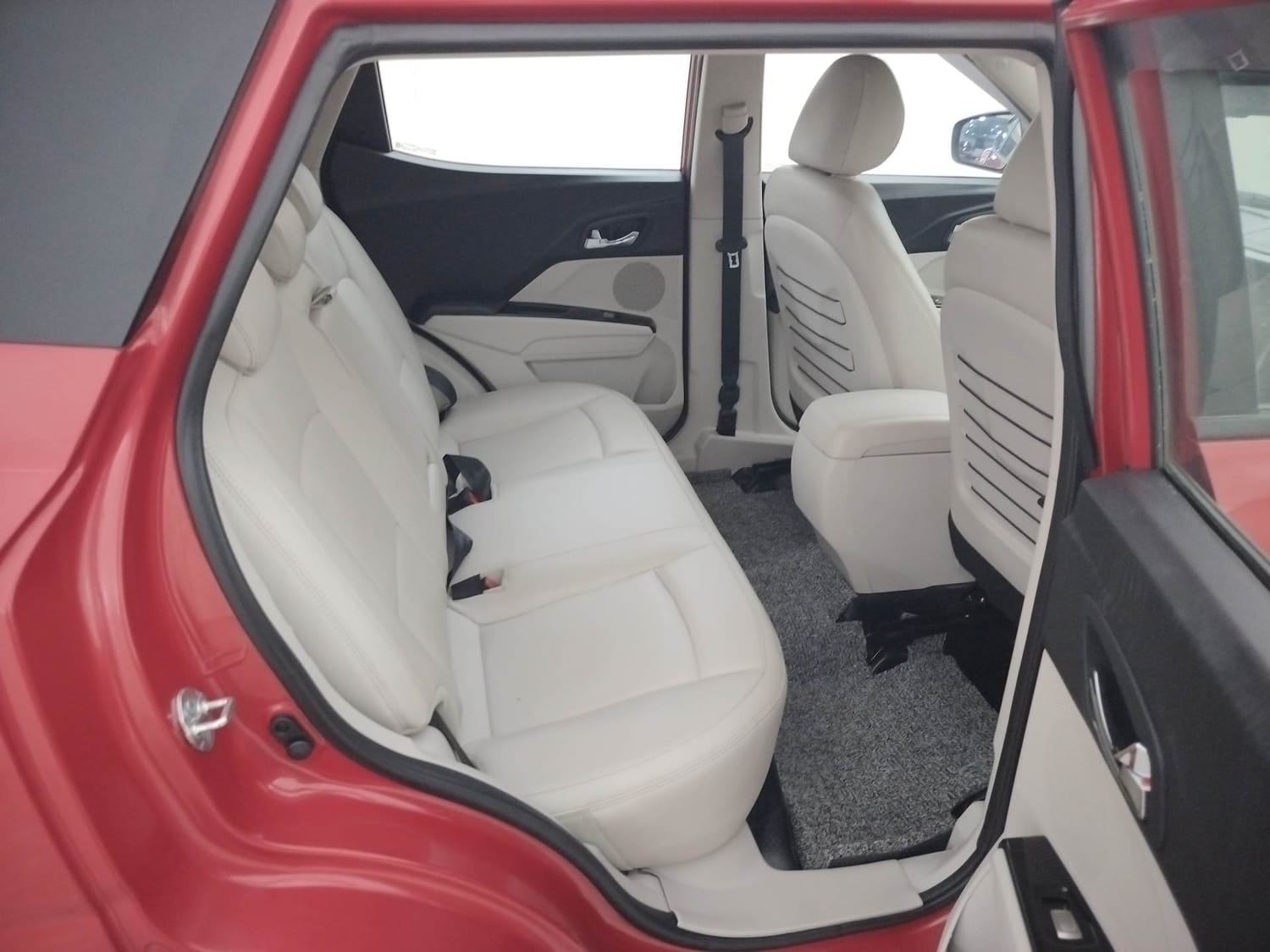 XUV300 image 18 XUV300 image 18