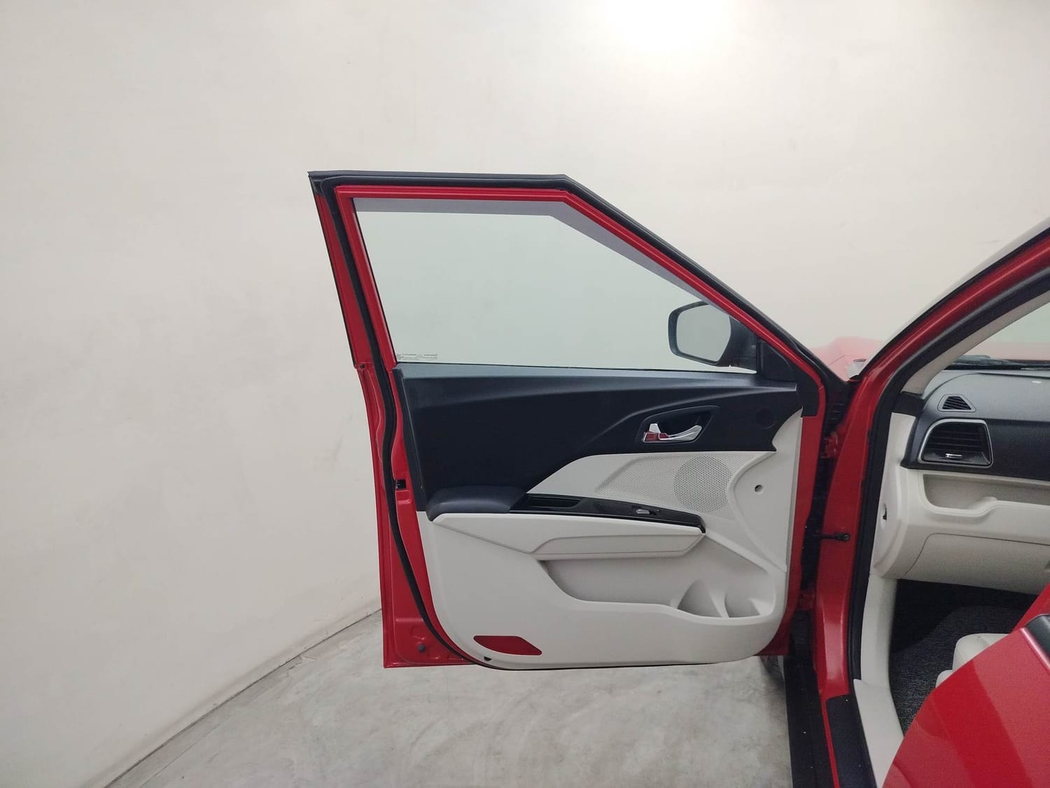 XUV300 image 21 XUV300 image 21