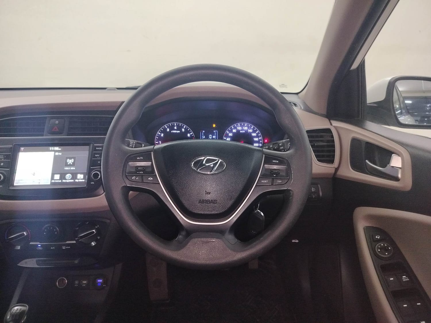 Elite i20 image 14 Elite i20 image 14