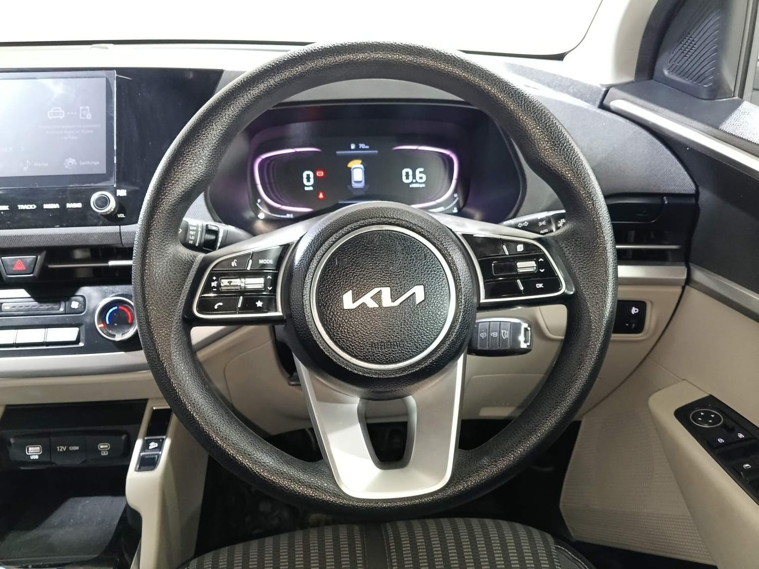 Used 2023 Kia Carens Used 2023 Kia Carens