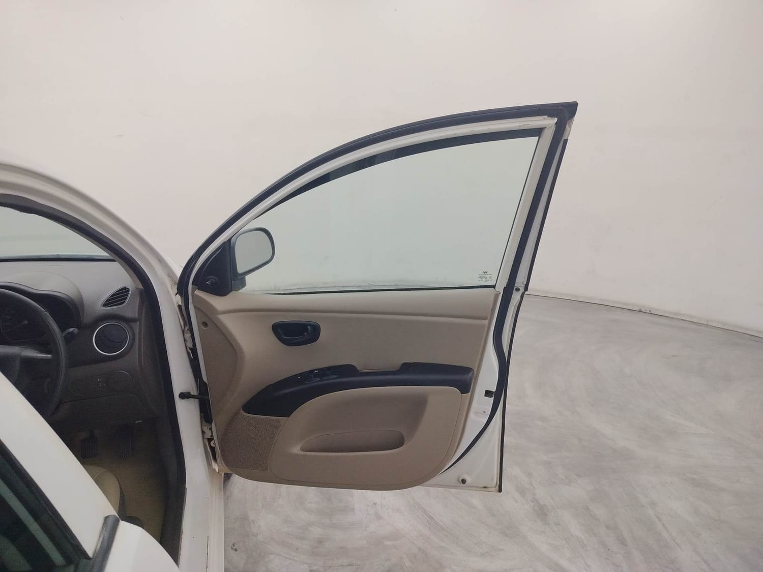 i10 image 19 i10 image 19