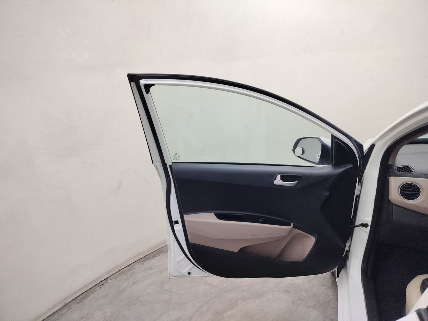 Xcent image 21 Xcent image 21