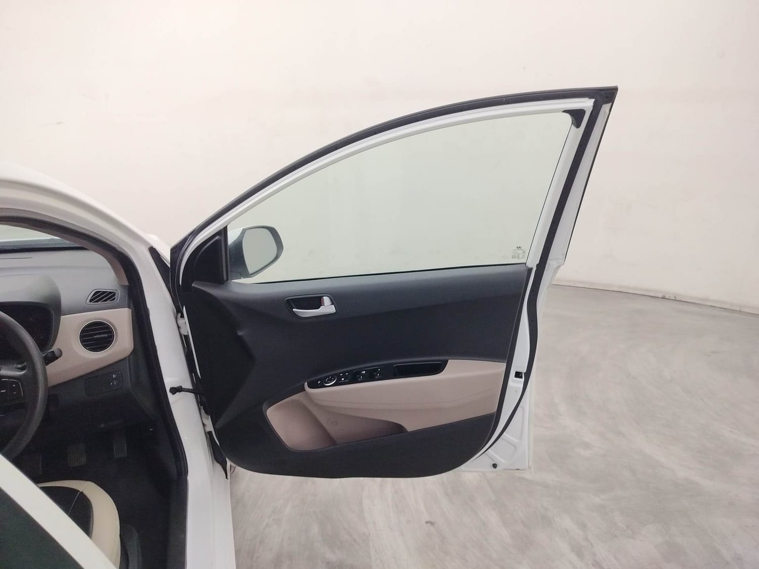 Xcent image 19 Xcent image 19