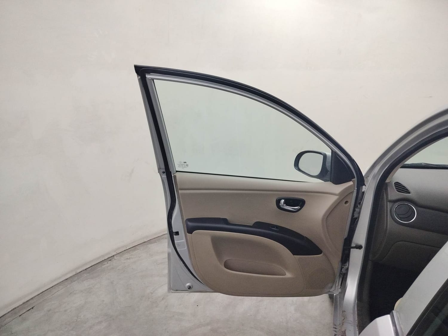 i10 image 21 i10 image 21