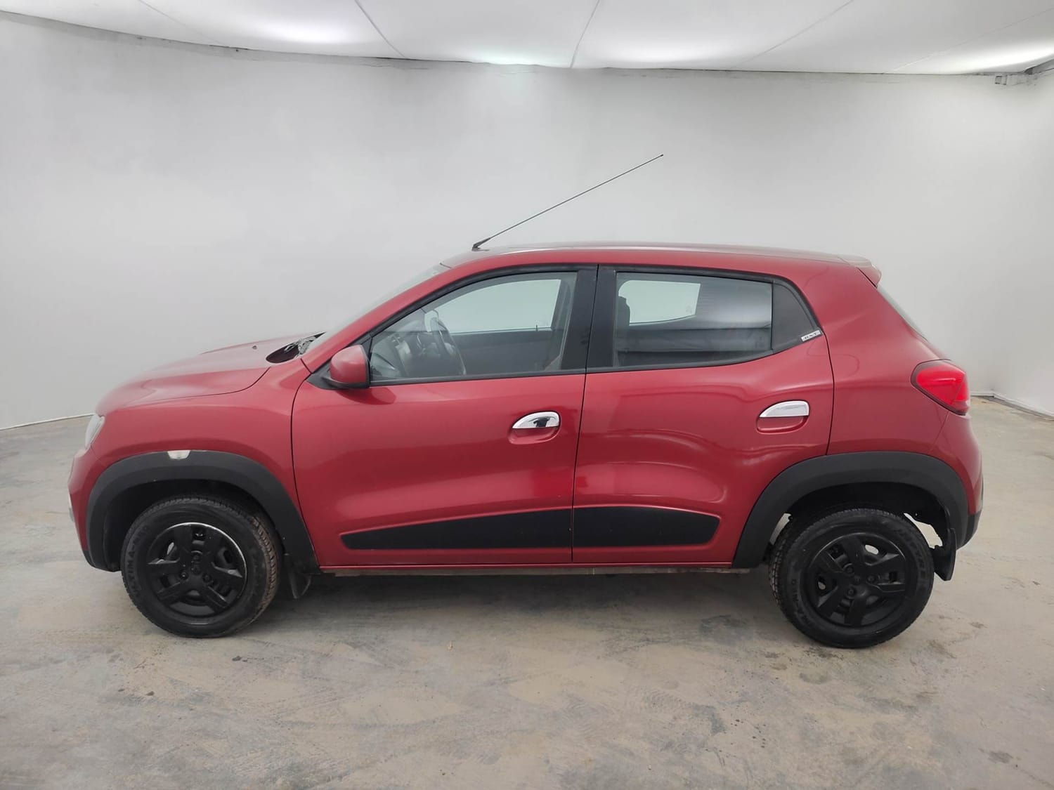 View 2016 Renault Kwid RXT 1.0 (O) BS IV Image 2 Used 2016 Renault Kwid RXT 1.0 (O) BS IV Image 2
