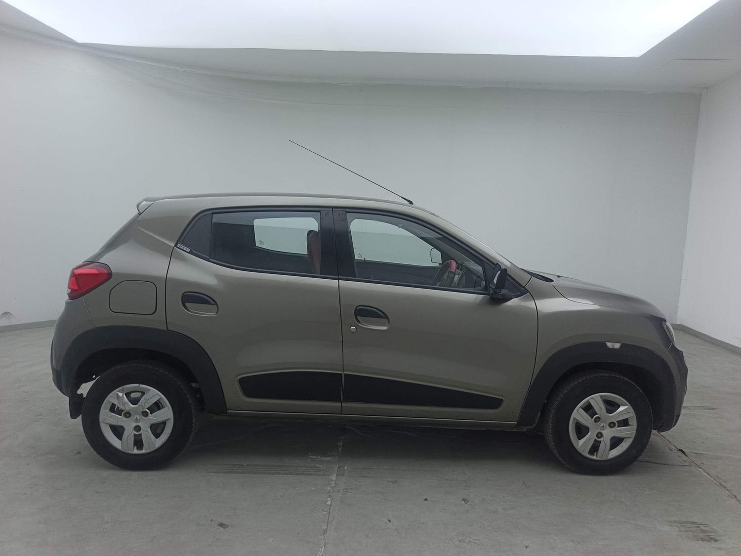 View 2016 Renault Kwid RXT 1.0 BS IV Image 6 Used 2016 Renault Kwid RXT 1.0 BS IV Image 6