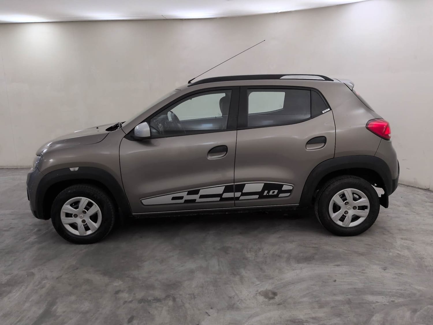 View 2017 Renault Kwid RXT 1.0 BS IV Image 2 Used 2017 Renault Kwid RXT 1.0 BS IV Image 2
