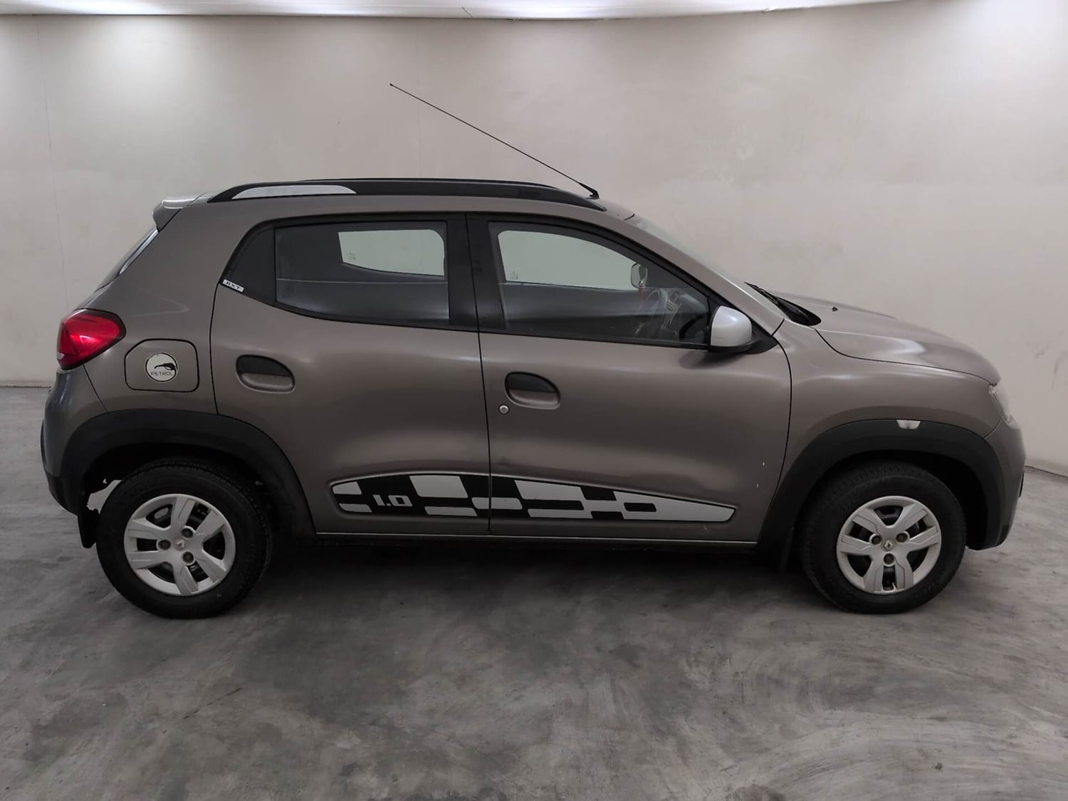 View 2017 Renault Kwid RXT 1.0 BS IV Image 6 Used 2017 Renault Kwid RXT 1.0 BS IV Image 6