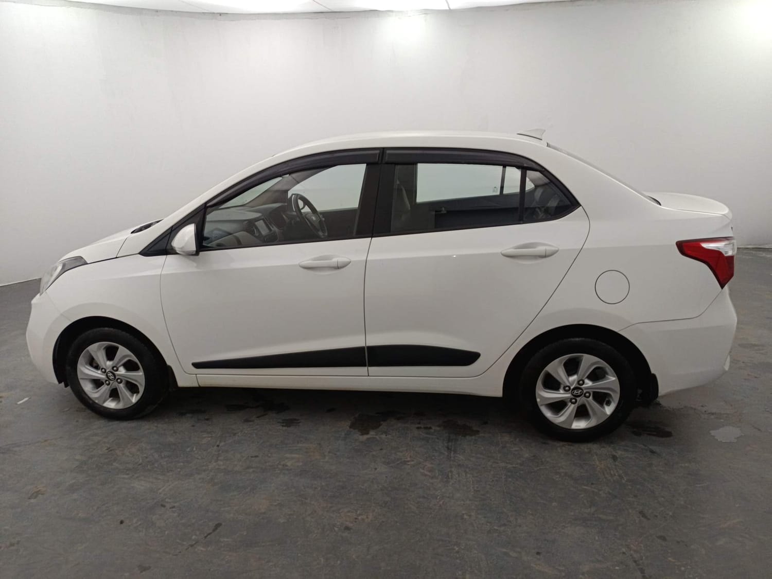 View 2017 Hyundai Xcent SX Petrol Image 2 Used 2017 Hyundai Xcent SX Petrol Image 2