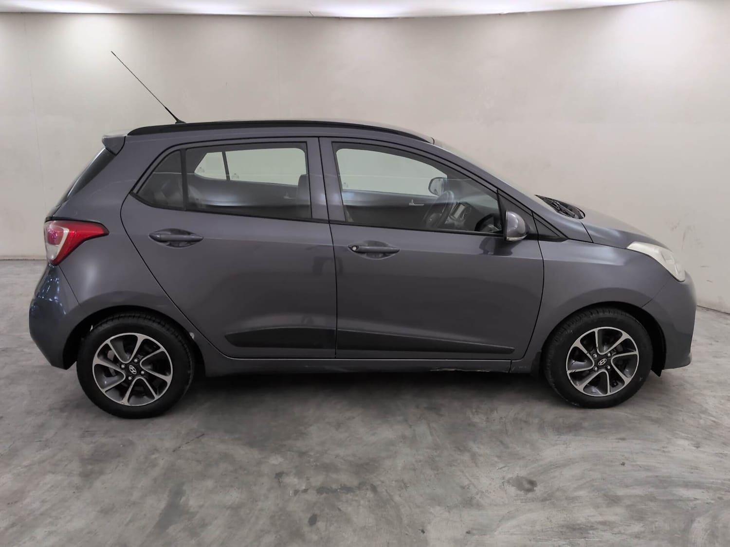 View 2018 Hyundai Grand i10 1.2 Sportz Petrol AT Image 6 Used 2018 Hyundai Grand i10 1.2 Sportz Petrol AT Image 6