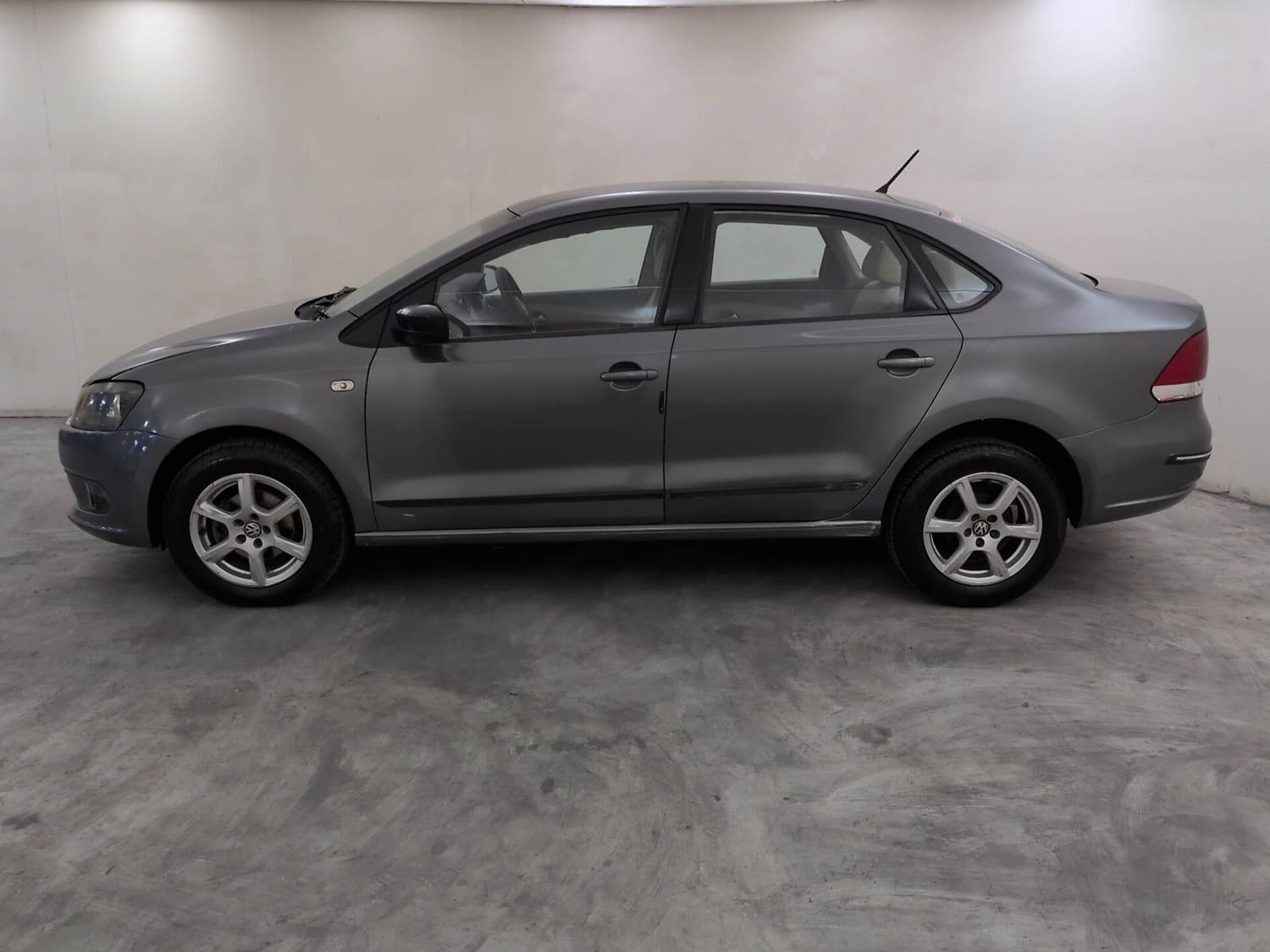 View 2013 Volkswagen Vento Highline Diesel Image 2 Used 2013 Volkswagen Vento Highline Diesel Image 2