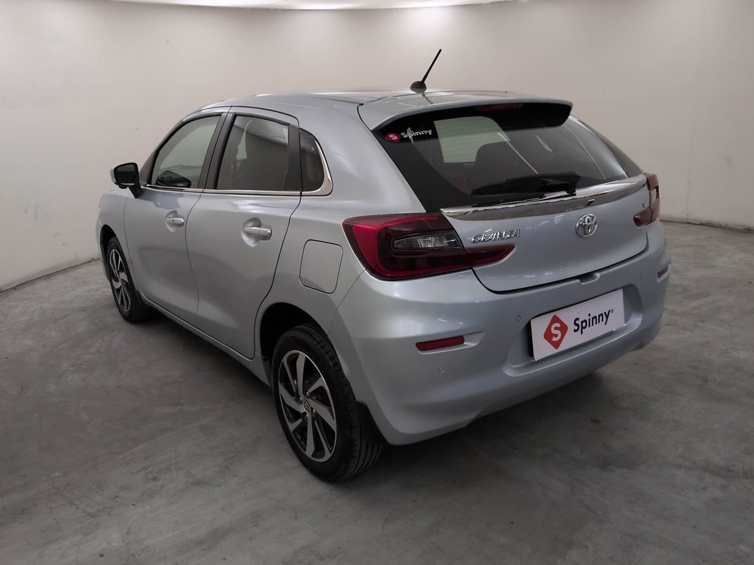 View 2024 Toyota Glanza V AMT Image 3 Used 2024 Toyota Glanza V AMT Image 3