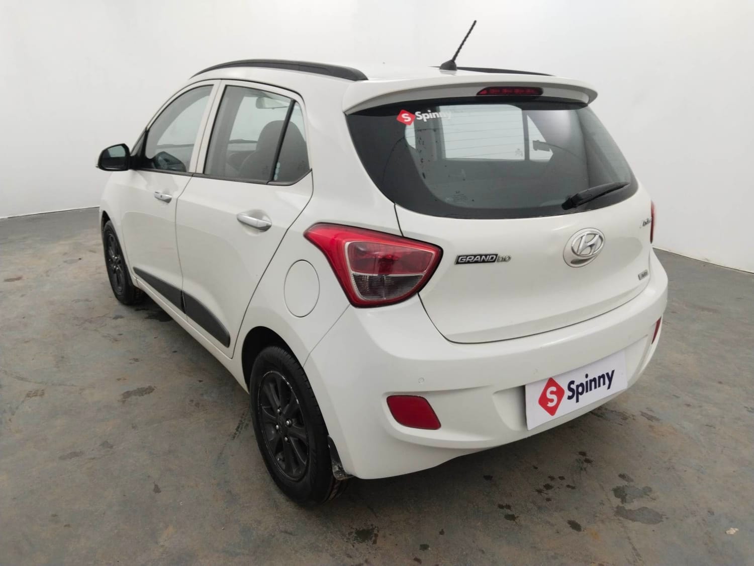 View 2013 Hyundai Grand i10 Asta AT 1.2 Kappa VTVT Image 3 Used 2013 Hyundai Grand i10 Asta AT 1.2 Kappa VTVT Image 3