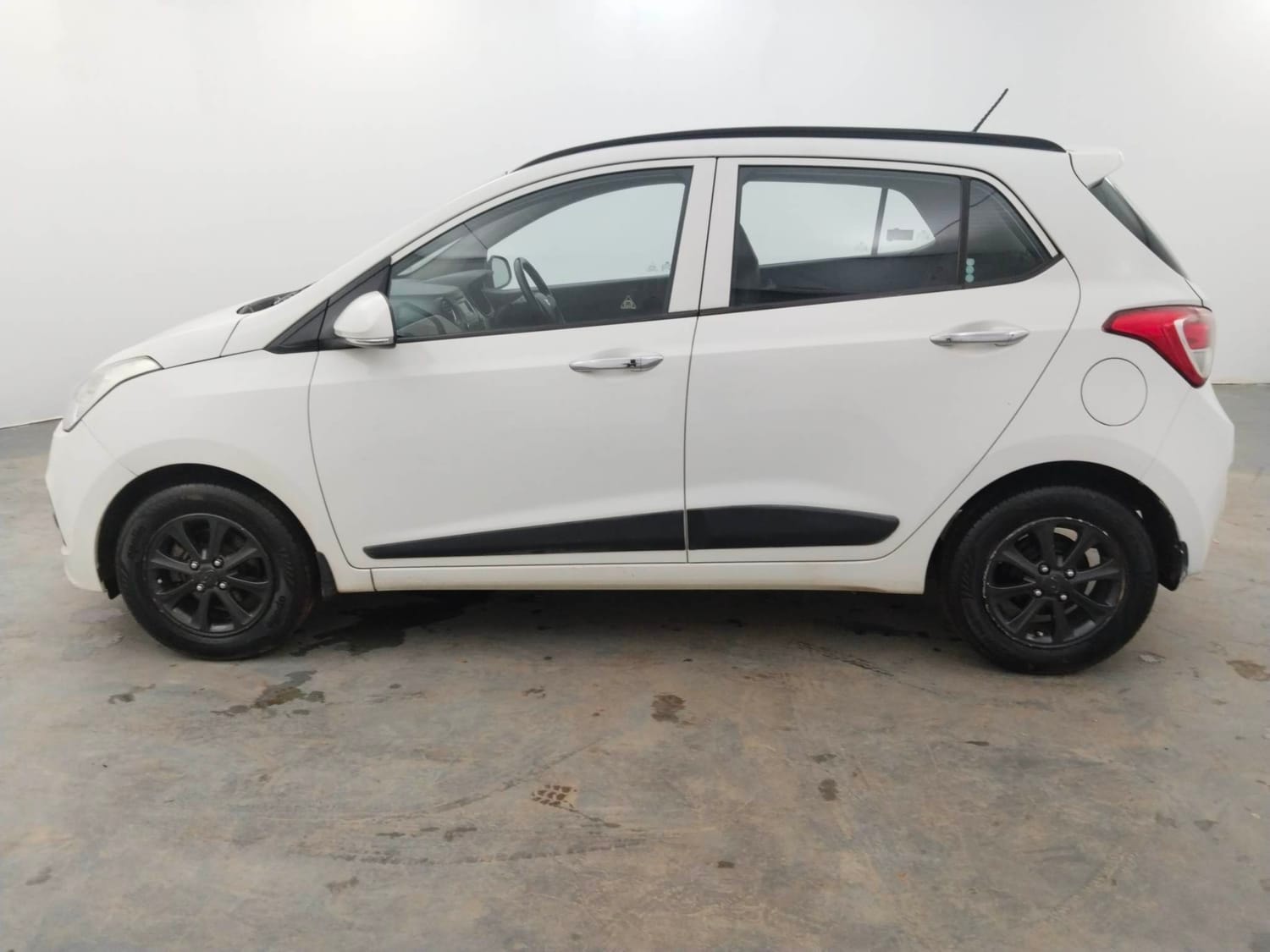View 2013 Hyundai Grand i10 Asta AT 1.2 Kappa VTVT Image 2 Used 2013 Hyundai Grand i10 Asta AT 1.2 Kappa VTVT Image 2