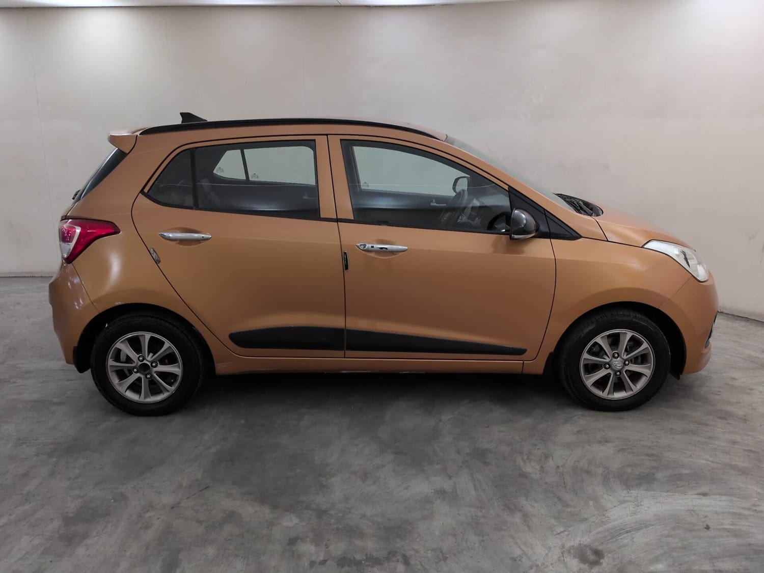 View 2016 Hyundai Grand i10 1.2 Asta AT Petrol Optional Image 6 Used 2016 Hyundai Grand i10 1.2 Asta AT Petrol Optional Image 6