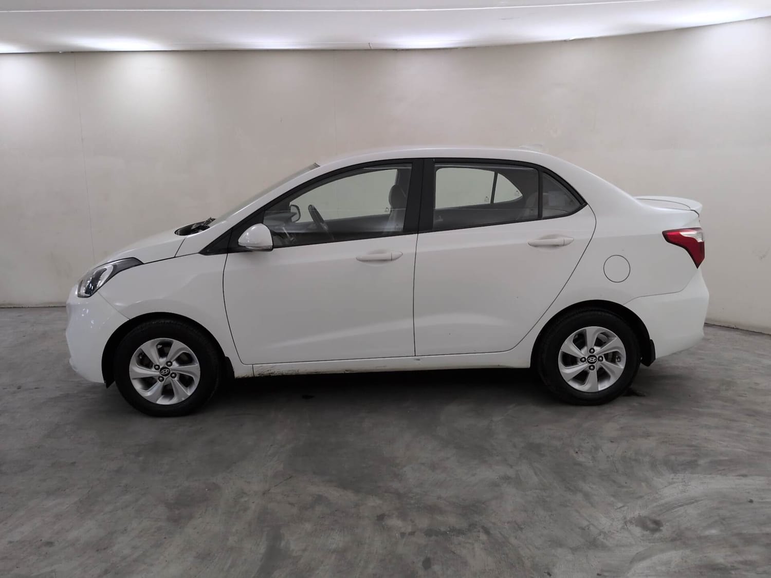 View 2018 Hyundai Xcent SX Diesel Image 2 Used 2018 Hyundai Xcent SX Diesel Image 2