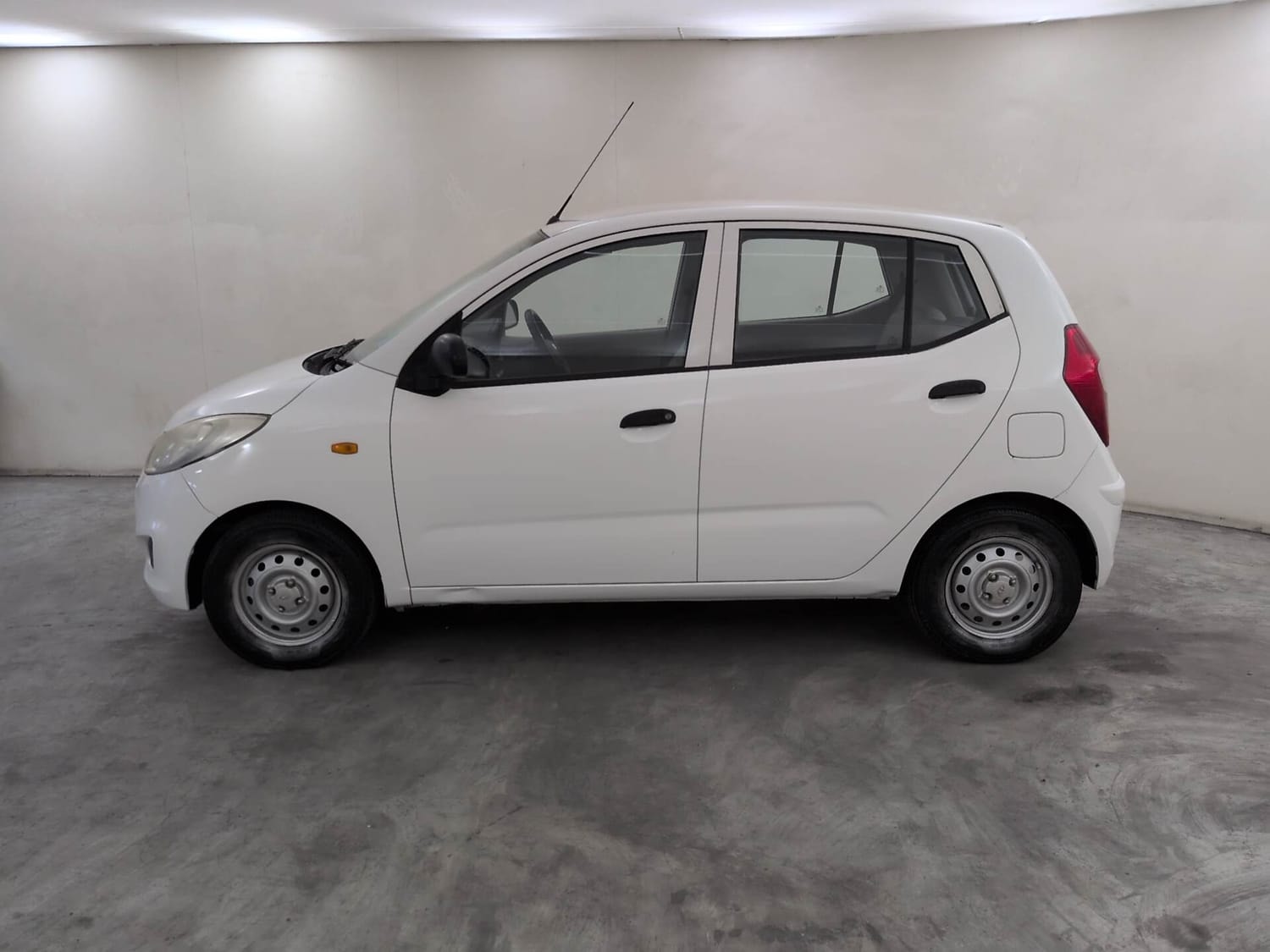View 2016 Hyundai i10 Era 1.1 iRDE2 Image 2 Used 2016 Hyundai i10 Era 1.1 iRDE2 Image 2