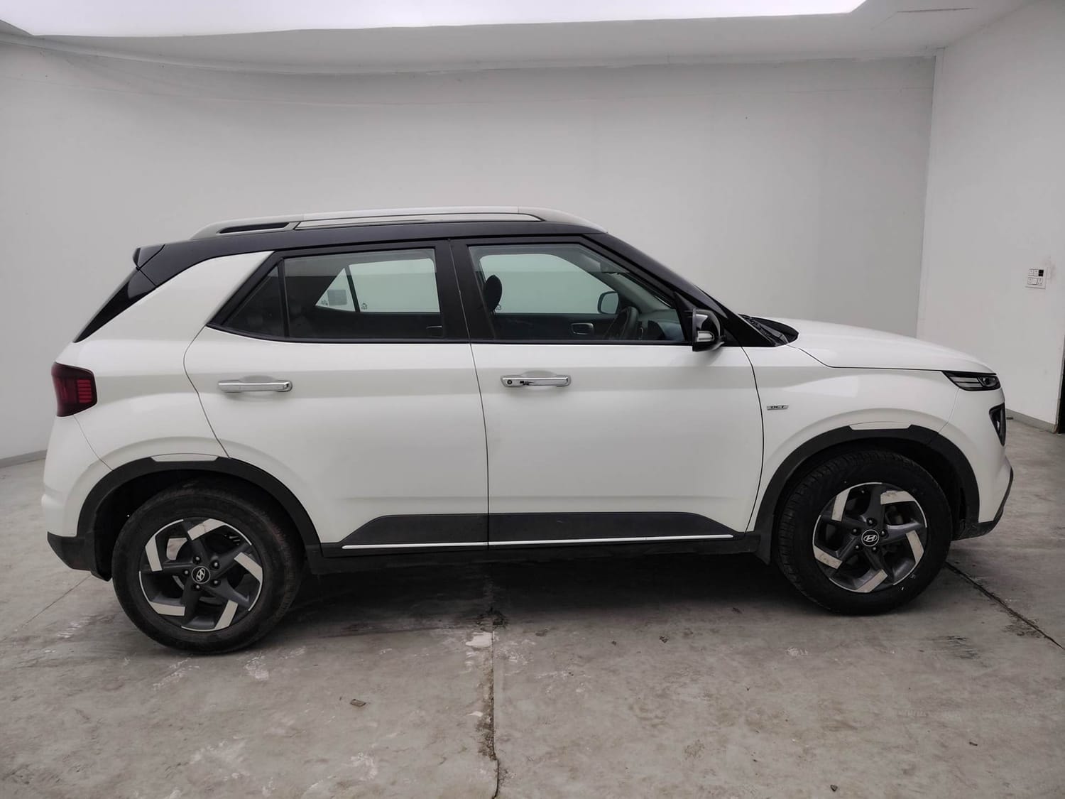 View 2020 Hyundai Venue SX (O) 1.0 Petrol Dual Tone Image 6 Used 2020 Hyundai Venue SX (O) 1.0 Petrol Dual Tone Image 6