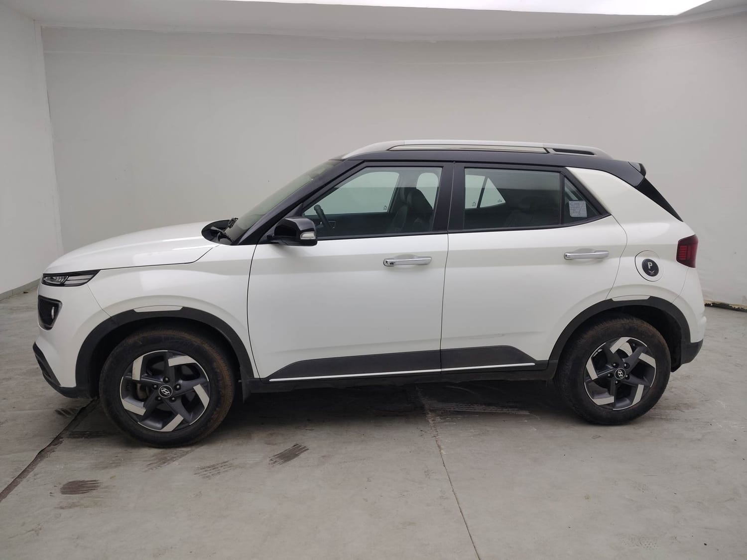 View 2020 Hyundai Venue SX (O) 1.0 Petrol Dual Tone Image 2 Used 2020 Hyundai Venue SX (O) 1.0 Petrol Dual Tone Image 2