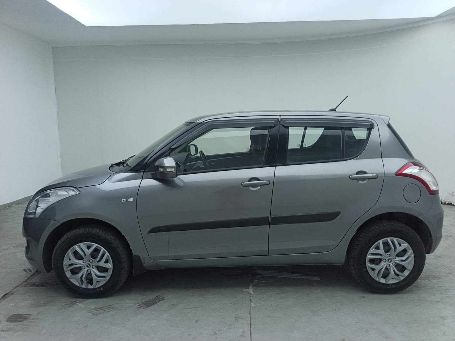 View 2013 Maruti Suzuki Swift VDI Image 2 Used 2013 Maruti Suzuki Swift VDI Image 2