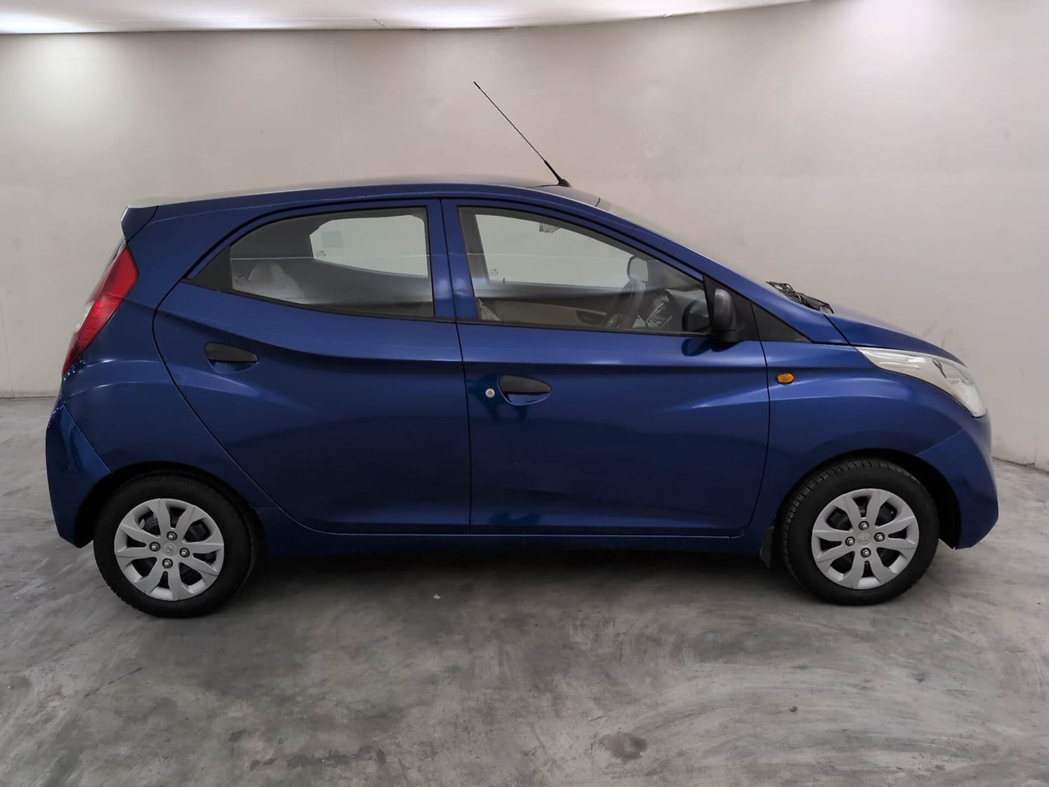 View 2017 Hyundai EON Magna Plus Image 6 Used 2017 Hyundai EON Magna Plus Image 6