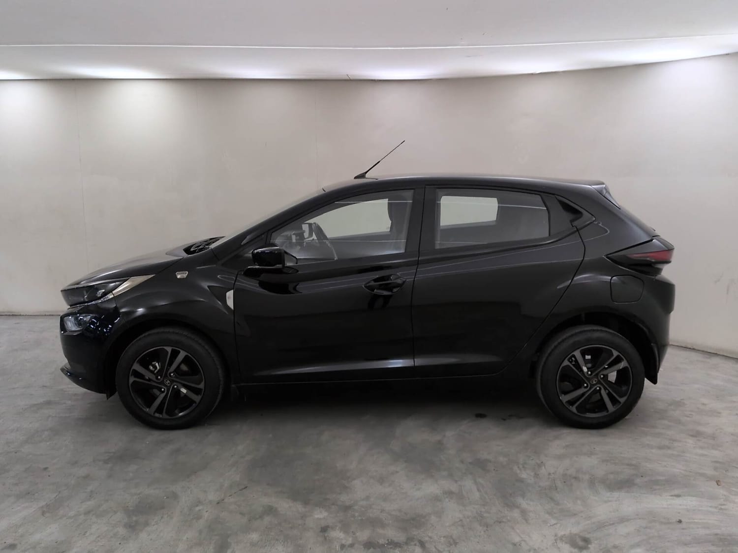 View 2022 Tata Altroz XZA Plus DCA Petrol Image 2 Used 2022 Tata Altroz XZA Plus DCA Petrol Image 2