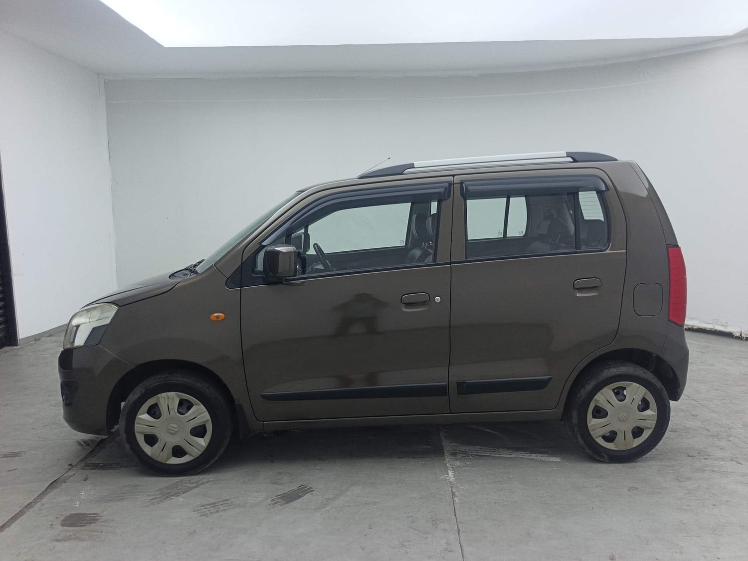 View 2016 Ashok Leyland Stile LE Image 2 Used 2016 Ashok Leyland Stile LE Image 2