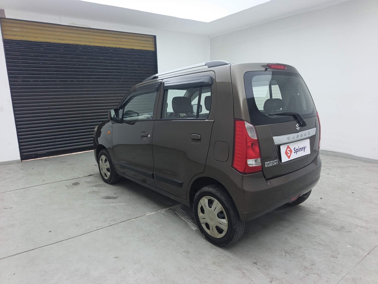 View 2016 Ashok Leyland Stile LE Image 3 Used 2016 Ashok Leyland Stile LE Image 3