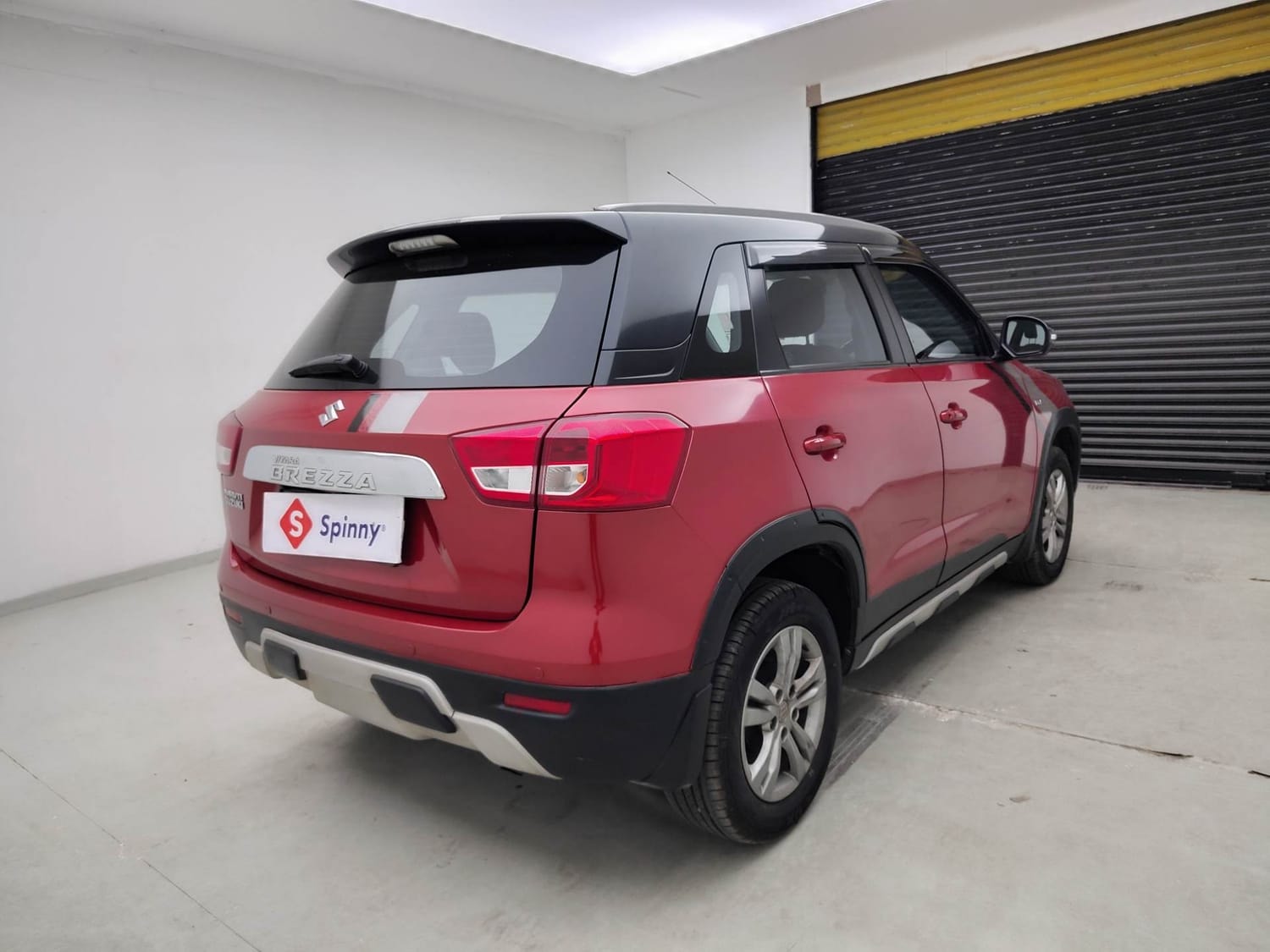 View 2017 Maruti Suzuki Vitara Brezza ZDi Plus (Dual Tone) Image 5 Used 2017 Maruti Suzuki Vitara Brezza ZDi Plus (Dual Tone) Image 5