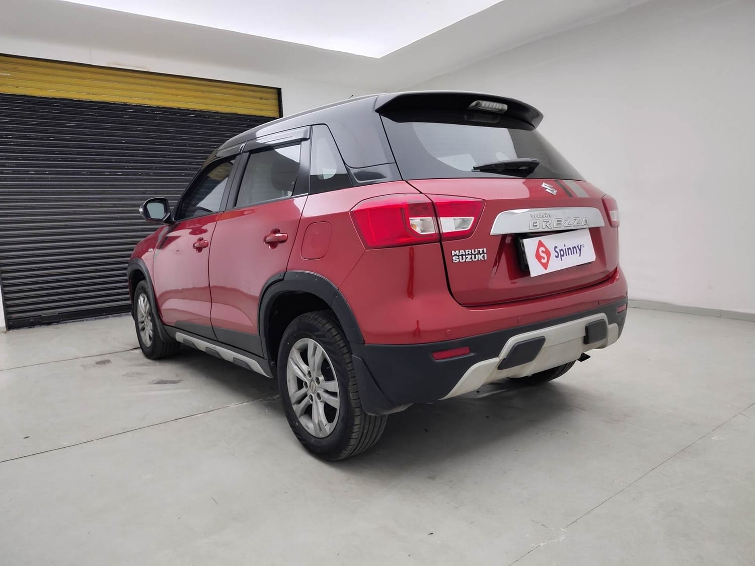 View 2017 Maruti Suzuki Vitara Brezza ZDi Plus (Dual Tone) Image 3 Used 2017 Maruti Suzuki Vitara Brezza ZDi Plus (Dual Tone) Image 3
