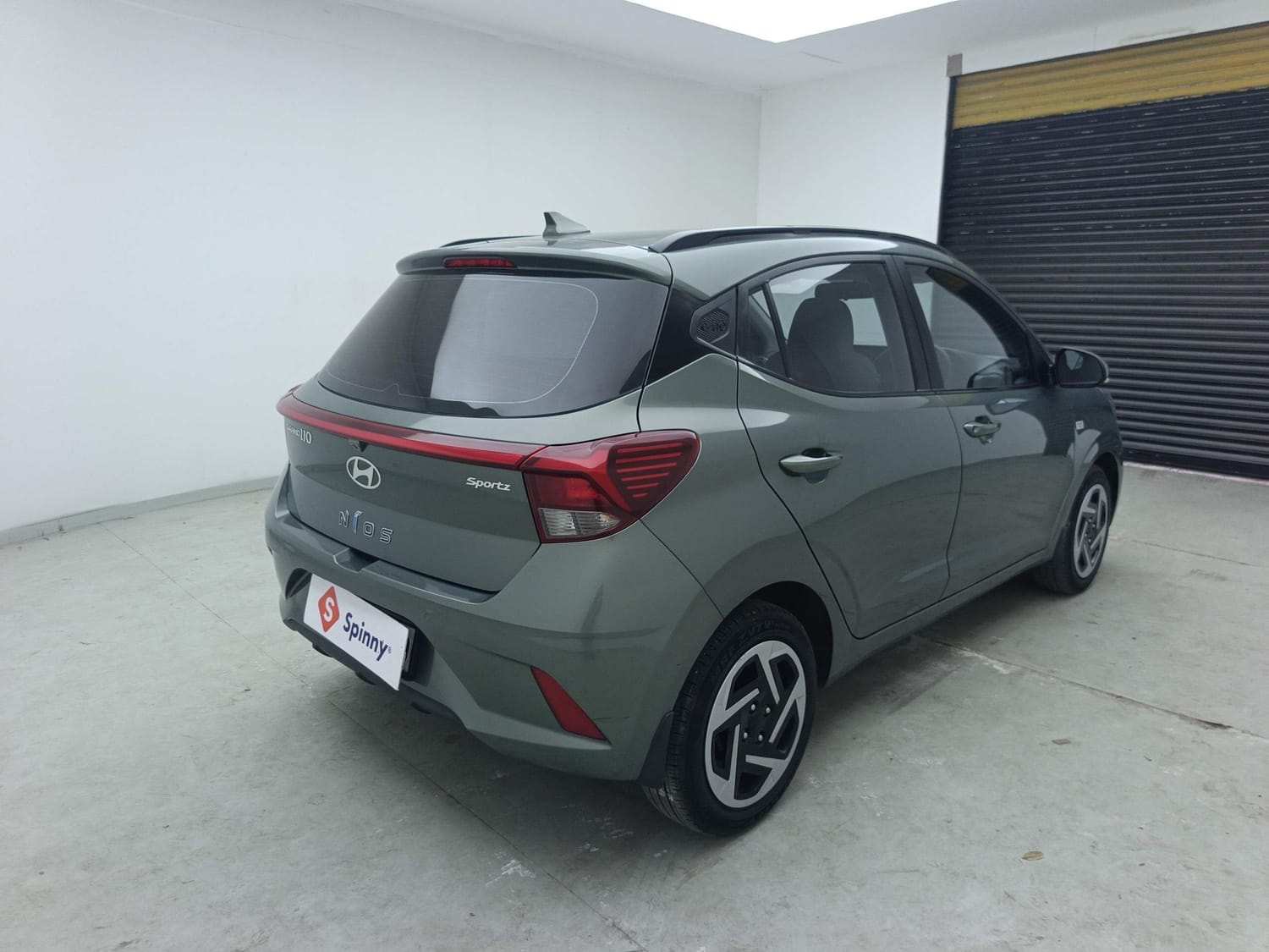 View 2023 Hyundai Grand i10 Nios Sportz Petrol AMT Image 5 Used 2023 Hyundai Grand i10 Nios Sportz Petrol AMT Image 5