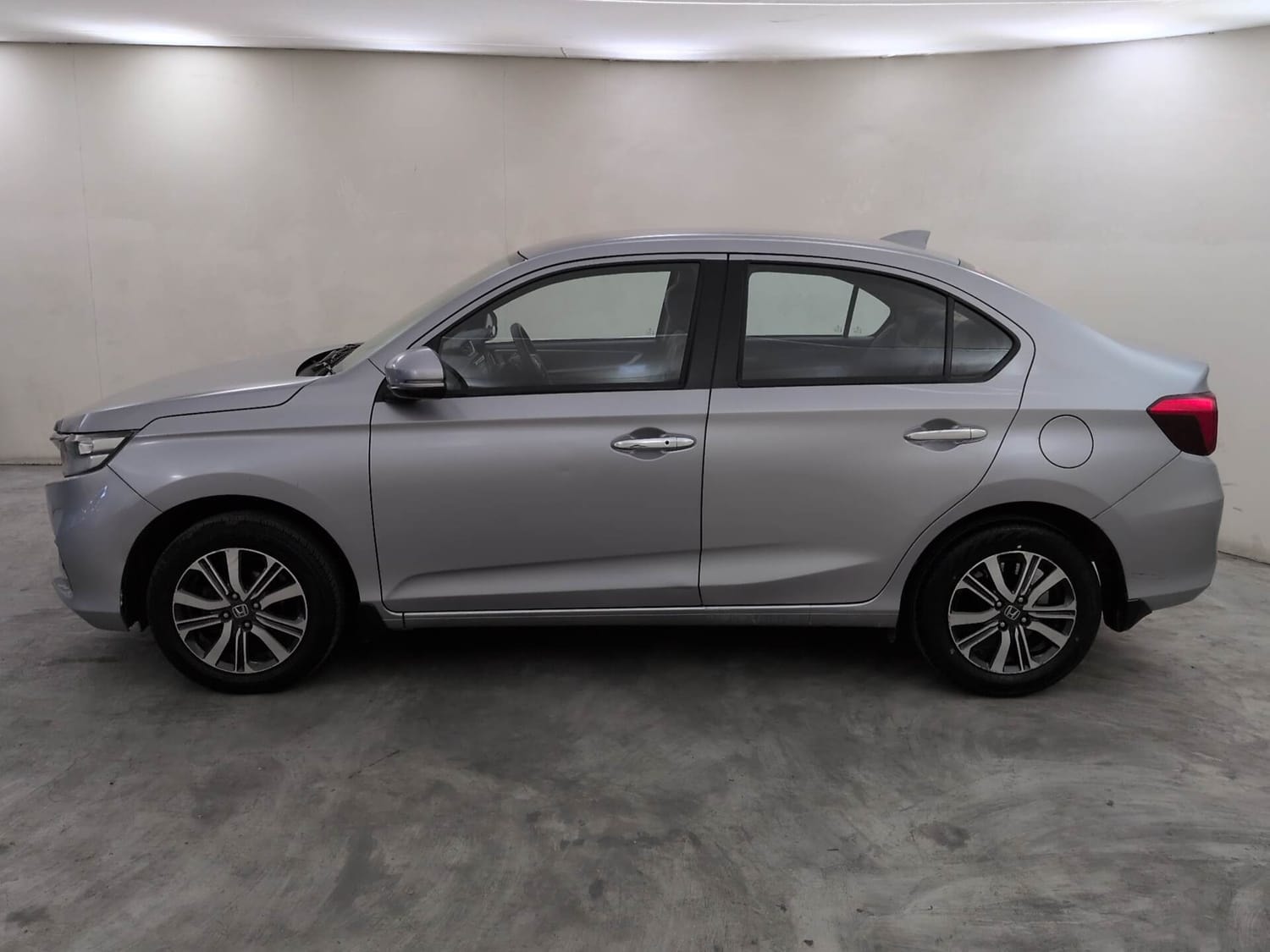 View 2023 Honda Amaze VX CVT Petrol BS IV Image 2 Used 2023 Honda Amaze VX CVT Petrol BS IV Image 2