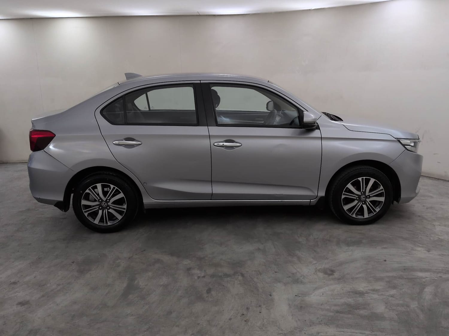 View 2023 Honda Amaze VX CVT Petrol BS IV Image 6 Used 2023 Honda Amaze VX CVT Petrol BS IV Image 6