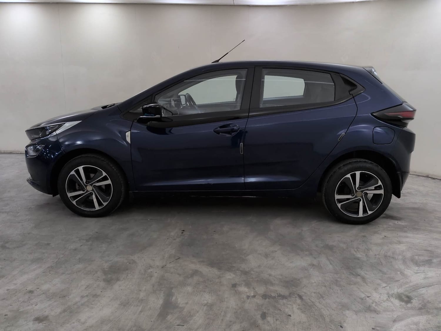 View 2022 Tata Altroz XZA Plus DCA Petrol Image 2 Used 2022 Tata Altroz XZA Plus DCA Petrol Image 2