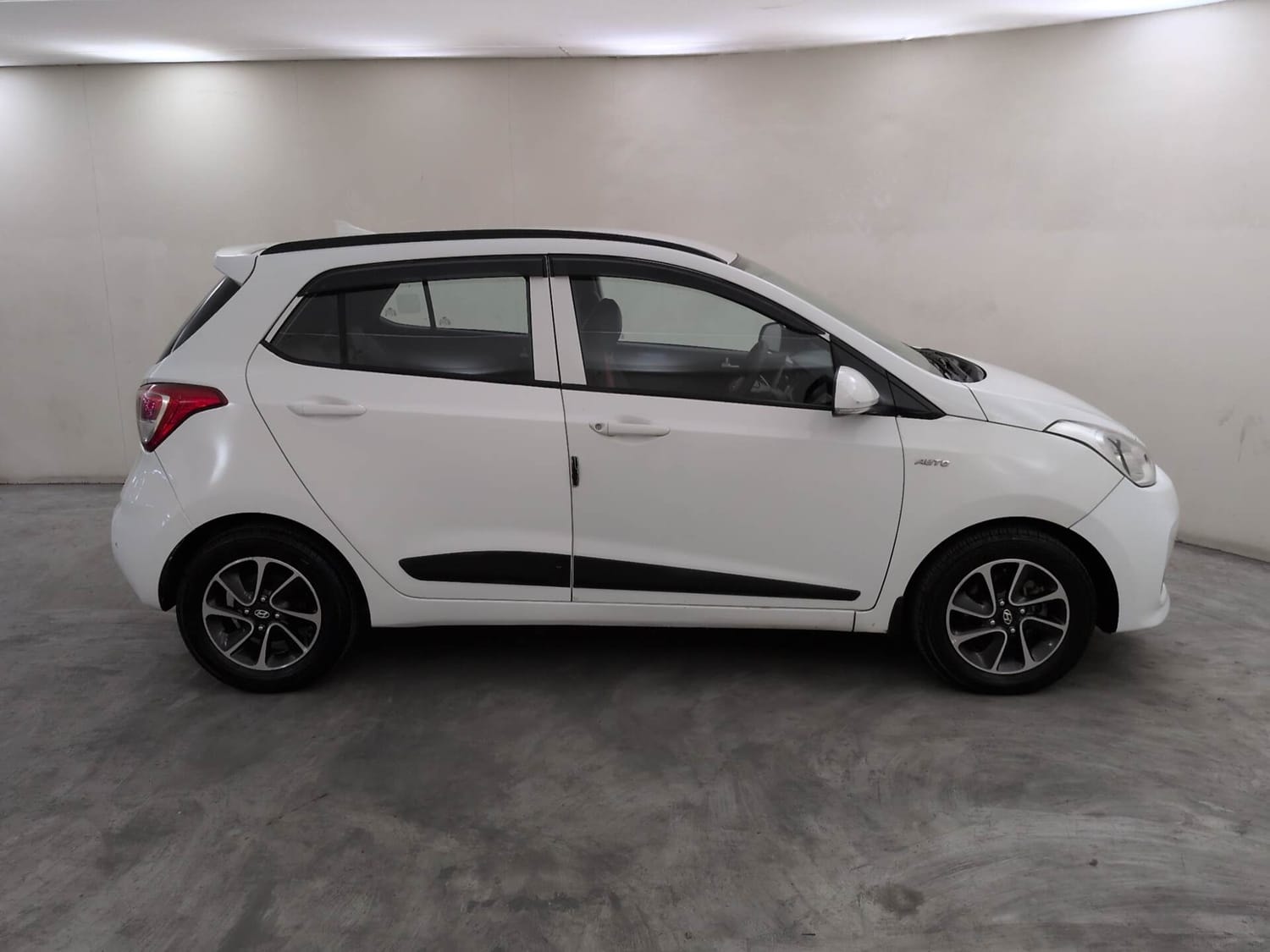 View 2019 Hyundai Grand i10 1.2 Sportz AT Petrol Image 6 Used 2019 Hyundai Grand i10 1.2 Sportz AT Petrol Image 6