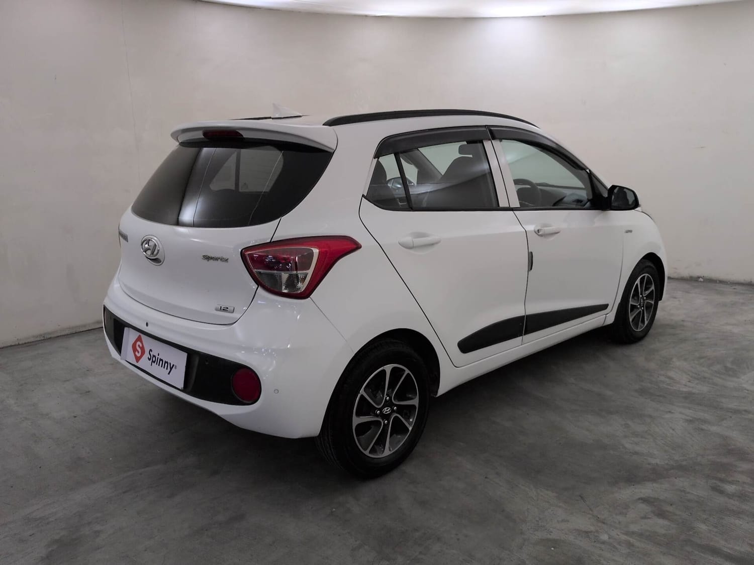 View 2019 Hyundai Grand i10 1.2 Sportz AT Petrol Image 5 Used 2019 Hyundai Grand i10 1.2 Sportz AT Petrol Image 5