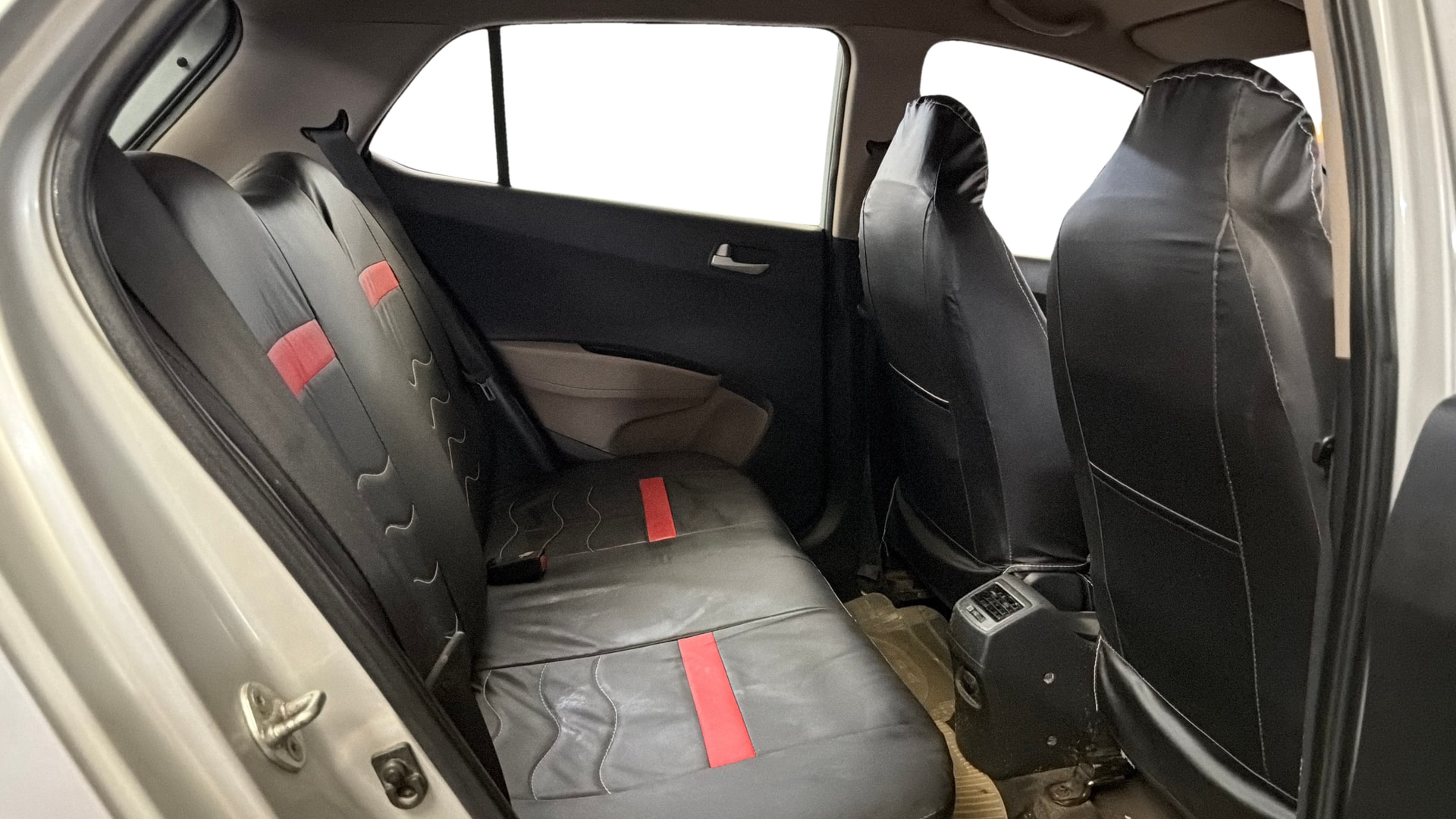 View 2015 Hyundai Grand i10 Sportz 1.2 Kappa Image 28 Used 2015 Hyundai Grand i10 Sportz 1.2 Kappa Image 28