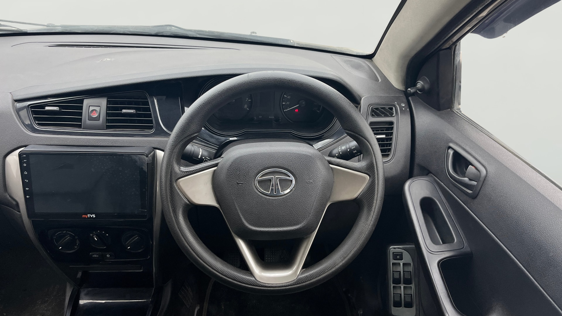 View 2015 Tata Bolt XE Quadrajet 75PS Diesel Image 20 Used 2015 Tata Bolt XE Quadrajet 75PS Diesel Image 20