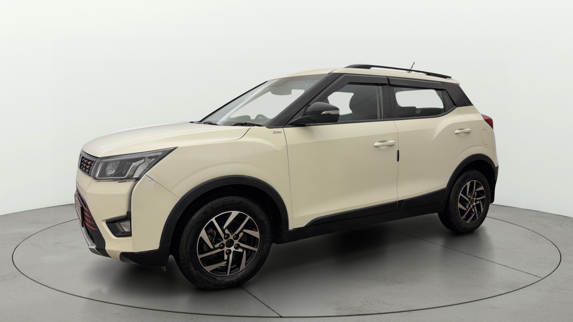 View 2022 Mahindra XUV300 W4 Petrol BS IV Image 37 Used 2022 Mahindra XUV300 W4 Petrol BS IV Image 37