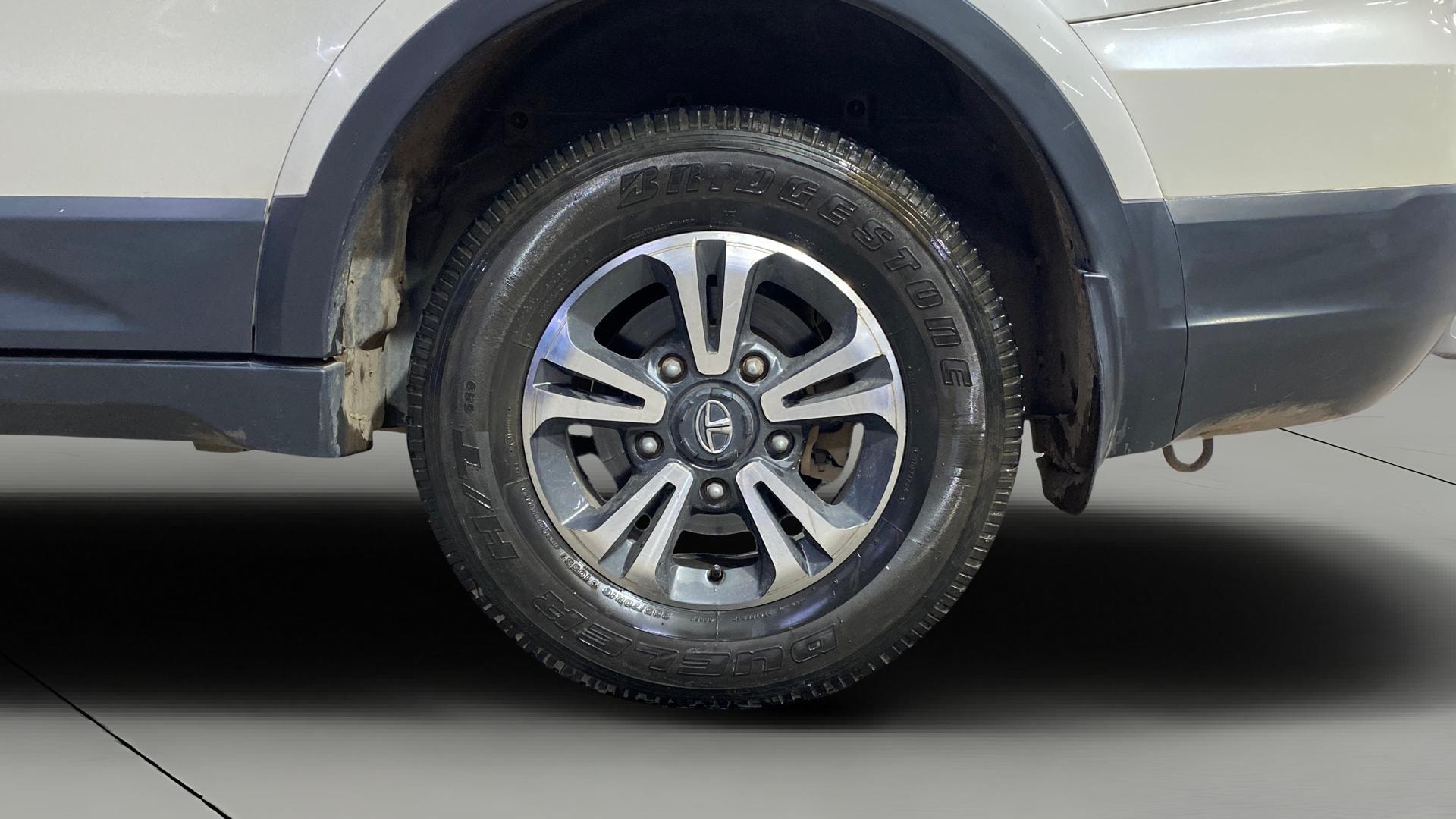 View 2017 Tata Hexa XMA 4X2 Image 7 Used 2017 Tata Hexa XMA 4X2 Image 7
