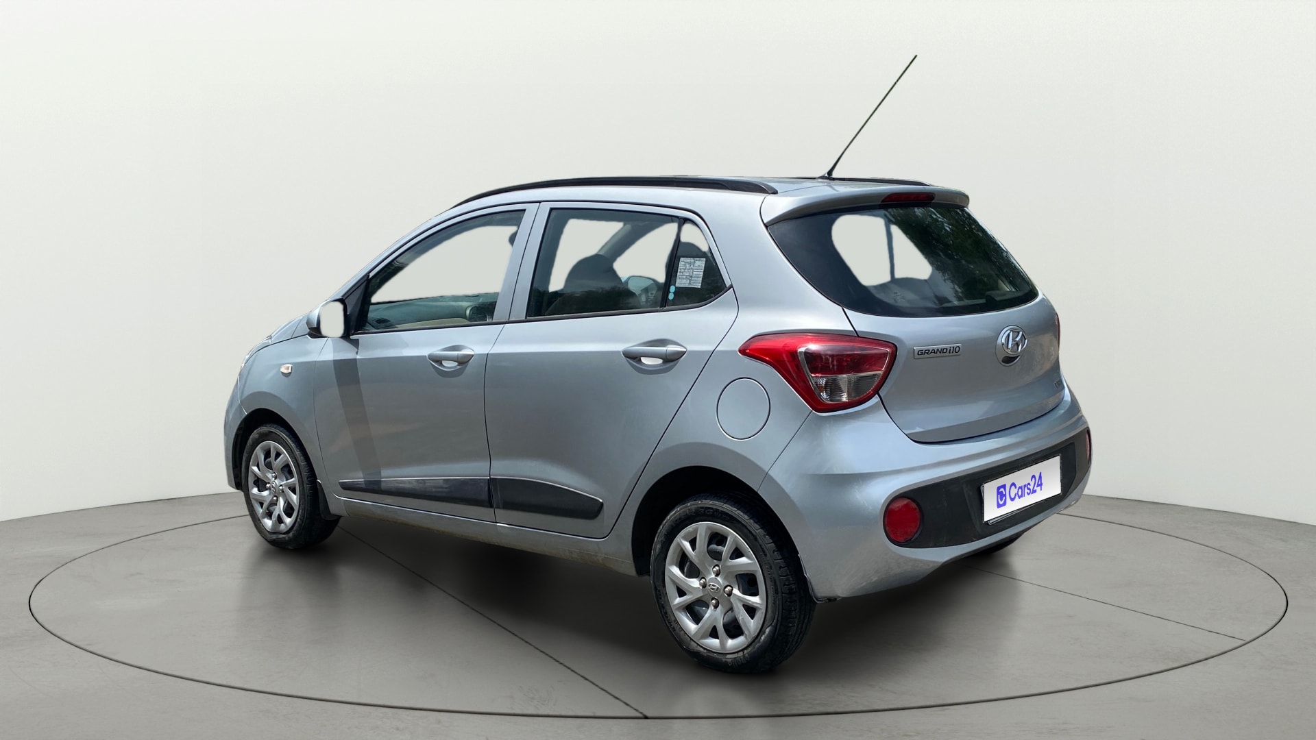 View 2018 Hyundai Grand i10 1.2 Magna Petrol AT Image 2 Used 2018 Hyundai Grand i10 1.2 Magna Petrol AT Image 2